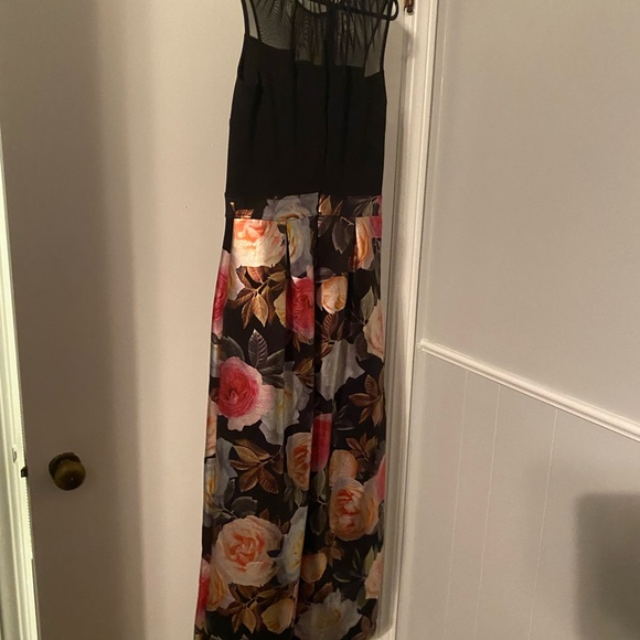 Brand:  Enfocus Studio Dress -Size 10 -black floral bottom w/partially sheer top - Picture 3 of 3